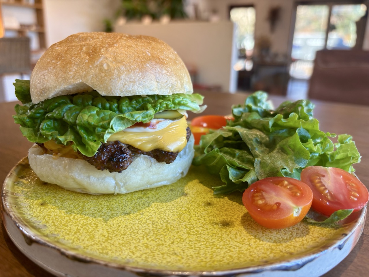 青野原のカフェ・レストラン　プラスミニッツ　ランチ　ハンバーガー