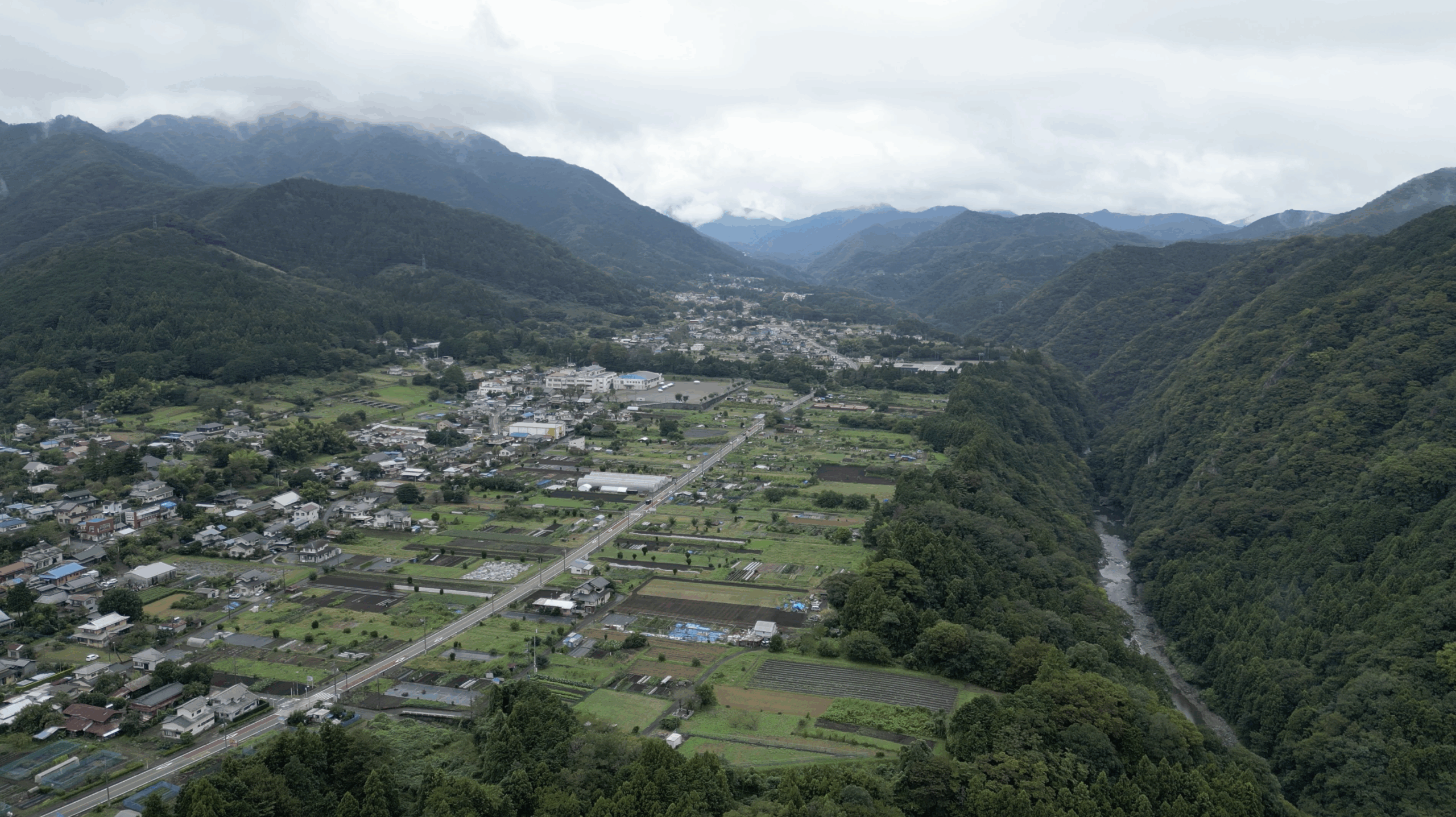 青野原のドローン写真・河岸段丘